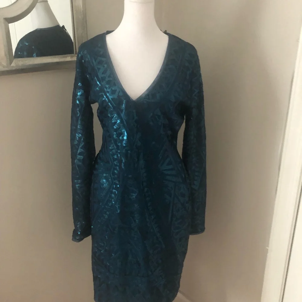 NWT BCBGMAXAZRIA Morris Bodycon Art Deco V neck dress - Picture 2 of 8